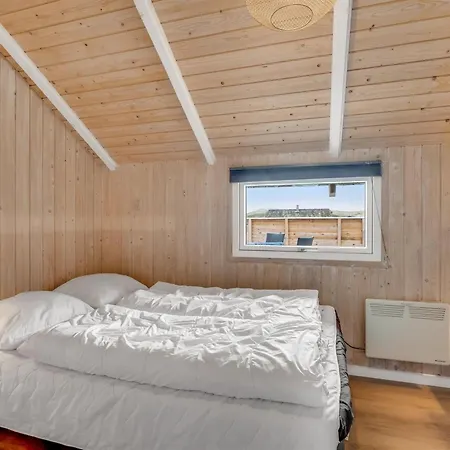 Doris - 150m From The Sea By Interhome *
