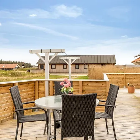 Doris - 150m From The Sea By Interhome